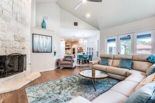 825 Carrie Ln in Lakewood Village, TX - Building Photo