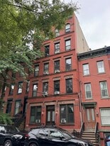 38 W Hamilton Pl in Jersey City, NJ - Building Photo