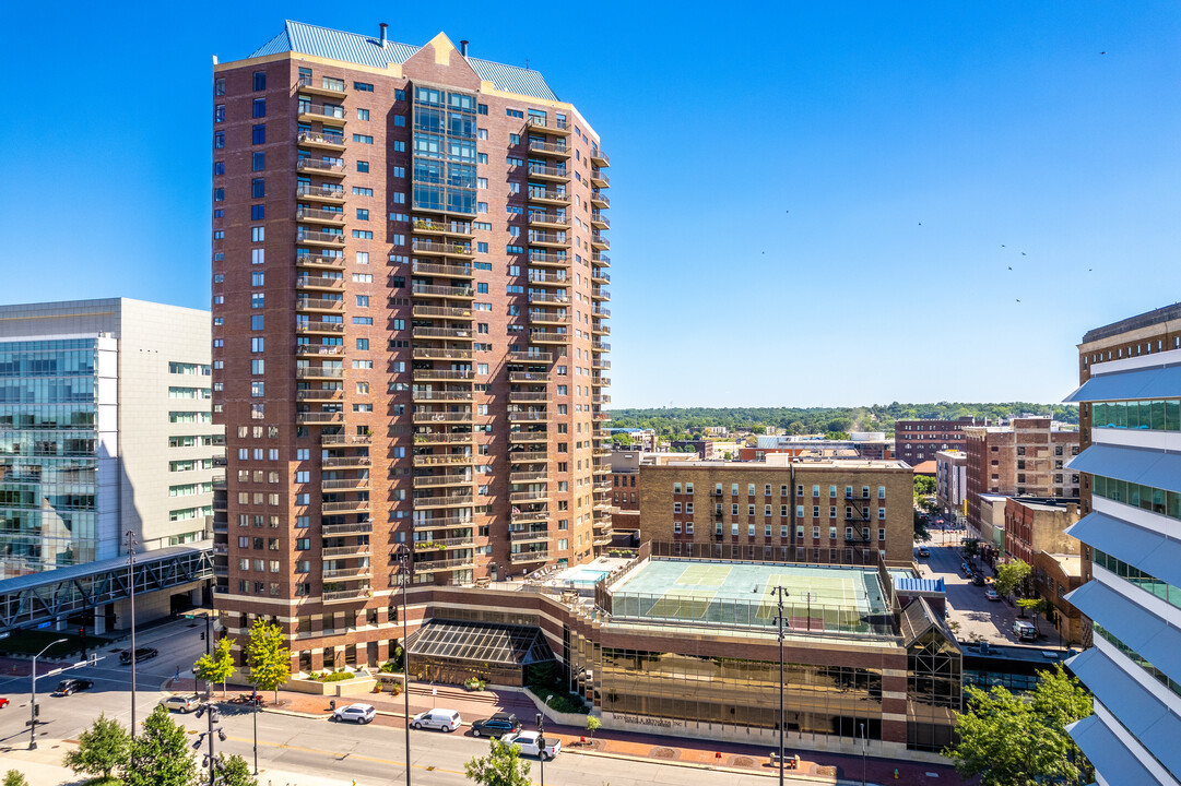 The Plaza in Des Moines, IA - Foto de edificio