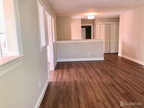 112 Central Ave in Metuchen, NJ - Building Photo - Building Photo