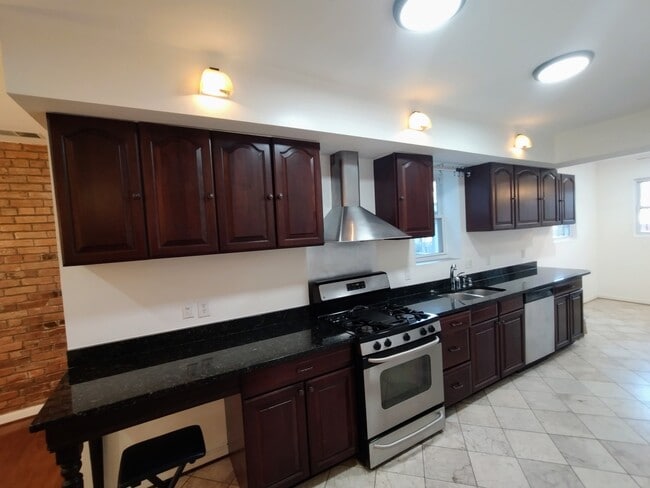 1933 4th St NE in Washington, DC - Foto de edificio - Building Photo