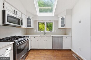 2009 Gervais Dr in Falls Church, VA - Building Photo