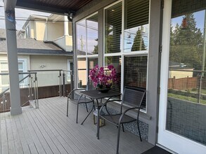 6841 Burns St in Burnaby, BC - Building Photo - Building Photo