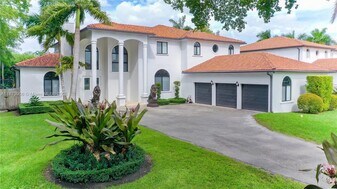 6950 SW 97th Ave in Miami, FL - Building Photo