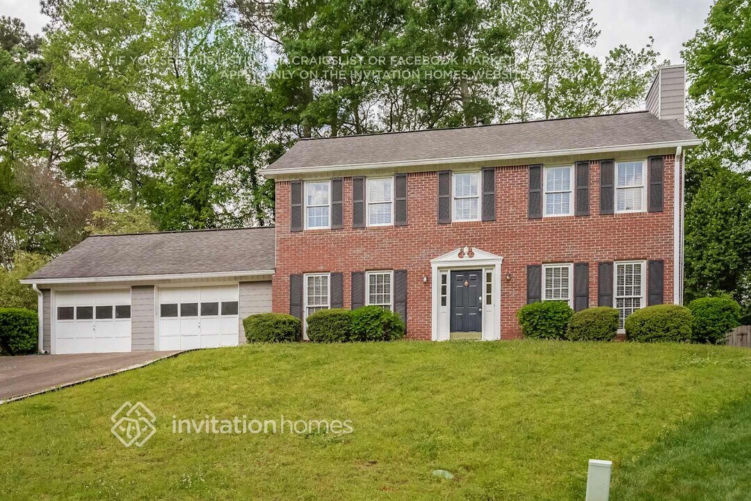 4257 Glenforest Way in Roswell, GA - Building Photo