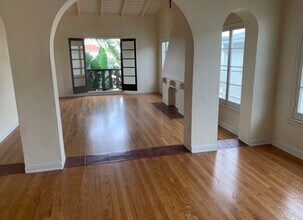 320 N Genesee Ave, Unit #4 in Los Angeles, CA - Building Photo - Building Photo