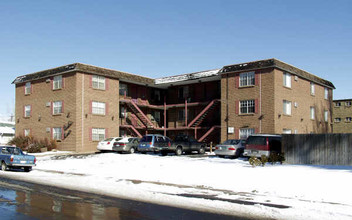 Rustic Aire Apartments in Englewood, CO - Foto de edificio - Building Photo