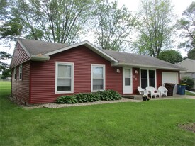 1218 Hollyhock Ln in Bluffton, IN - Building Photo