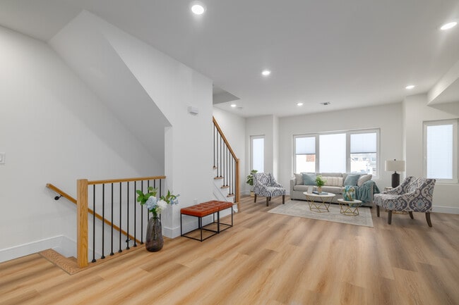 103-105 Munsell Ave in Linden, NJ - Building Photo - Interior Photo