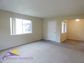 7449 Tiara Way in Citrus Heights, CA - Foto de edificio - Building Photo