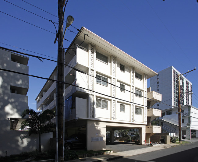 1704 Halekula Way in Honolulu, HI - Building Photo - Building Photo