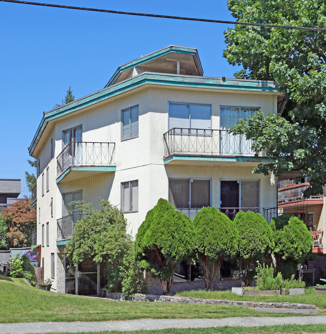 125 E 15th Ave in Vancouver, BC - Building Photo - Primary Photo