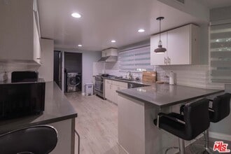 1121 S Wilton Pl in Los Angeles, CA - Building Photo - Building Photo