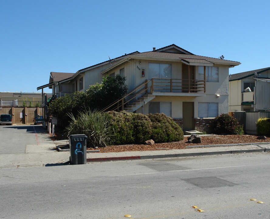 300 Pennsylvania Dr in Watsonville, CA - Building Photo