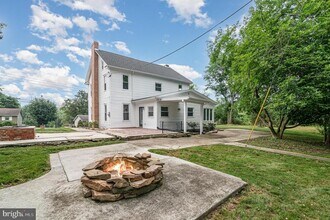 4910 Earl Dr in Harrisburg, PA - Building Photo - Building Photo