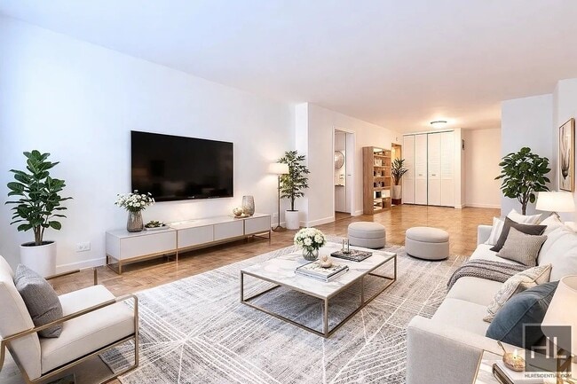 EAST 49 STREET, Unit 2T in New York, NY - Building Photo - Building Photo