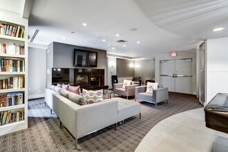 1111 Oronoco St, Unit 229 in Alexandria, VA - Foto de edificio - Building Photo