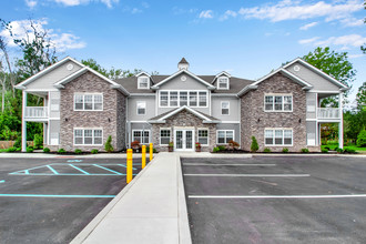 Creekview Luxury Apartments in East Amherst, NY - Building Photo - Building Photo