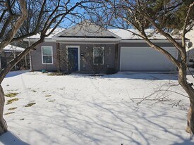 303 Dobbs St in Benton, AR - Building Photo