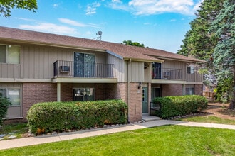 Mequon Parc Apartments in Mequon, WI - Building Photo - Building Photo
