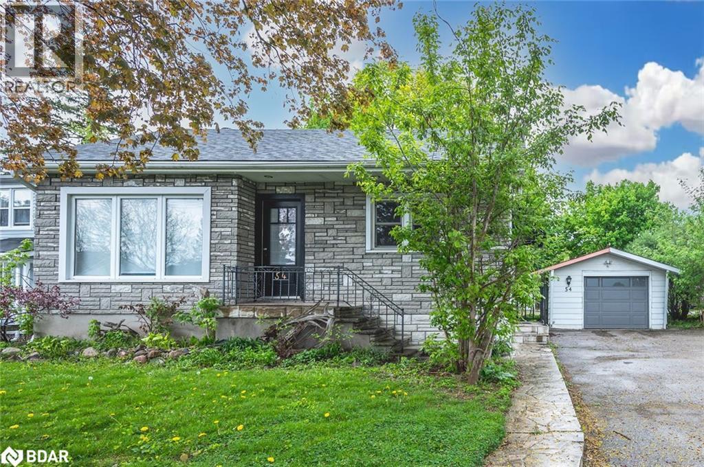 54 Sophia St E in Barrie, ON - Building Photo