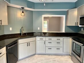 808 Fieldstone Ct in Colchester, CT - Building Photo - Building Photo