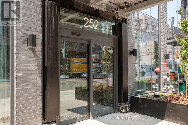 252 Church St in Toronto, ON - Building Photo - Building Photo