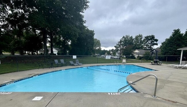 124 Lake Ridge Dr in Ninety Six, SC - Building Photo - Building Photo