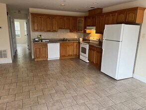 392 W Montauk Hwy in Lindenhurst, NY - Building Photo - Building Photo