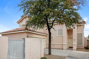 2446 Cliffwood Dr in Henderson, NV - Building Photo