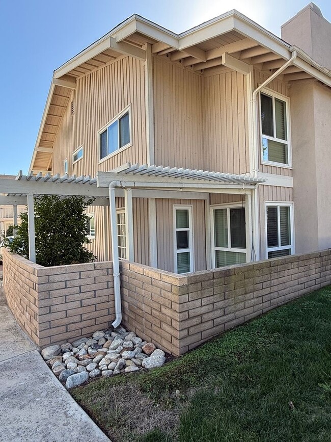 property at 314 W 7th St