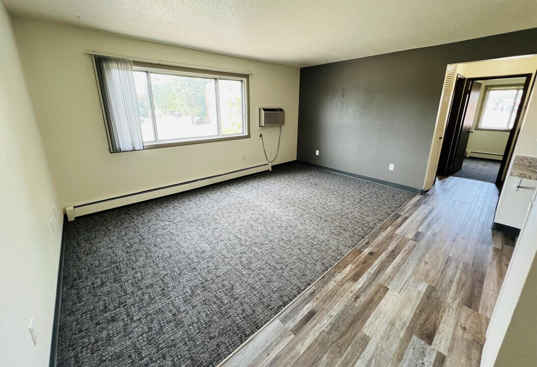 222 S Greenwood St, Unit 12 in Aberdeen, SD - Building Photo