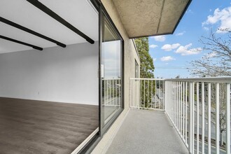 7465 13th Ave in Burnaby, BC - Building Photo - Building Photo