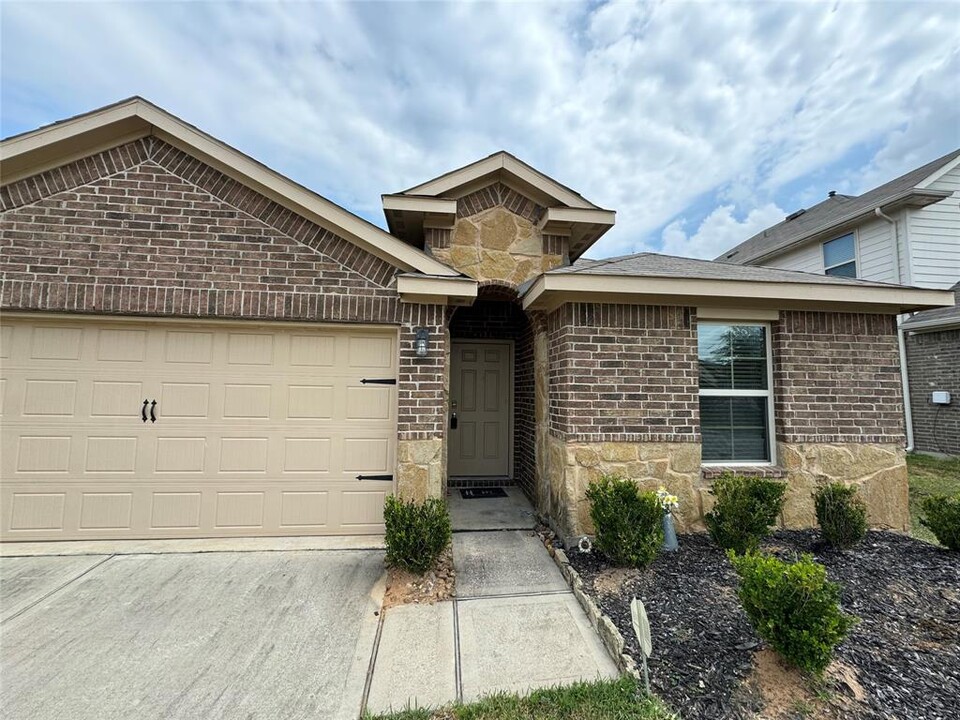 11330 Dawn Beach Ln in Conroe, TX - Foto de edificio