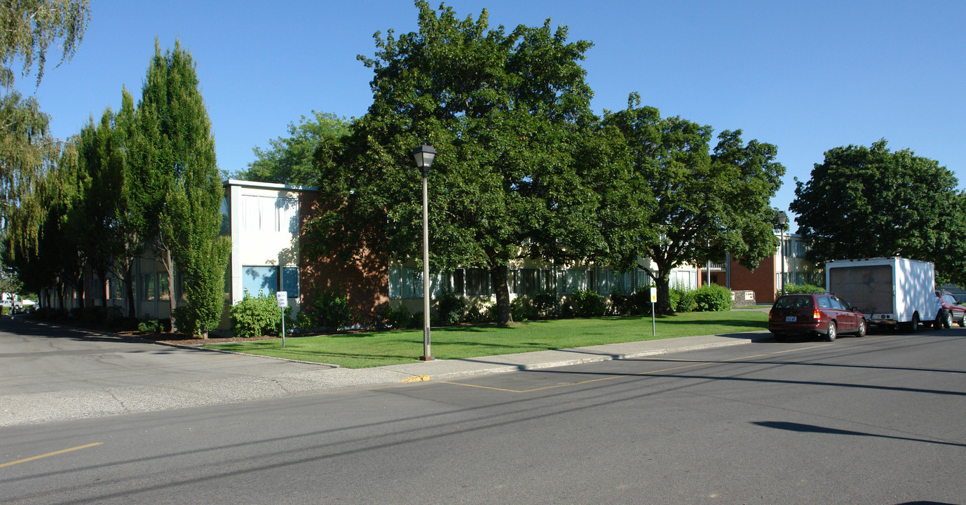 Coughlin Hall in Spokane, WA - Foto de edificio