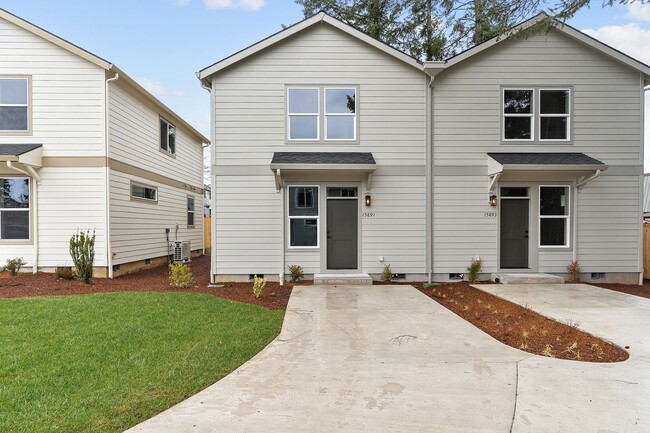 15891 SE Washington Ct in Portland, OR - Foto de edificio - Building Photo