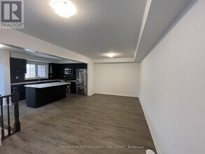 1260 Wintergreen Pl in Milton, ON - Building Photo - Building Photo