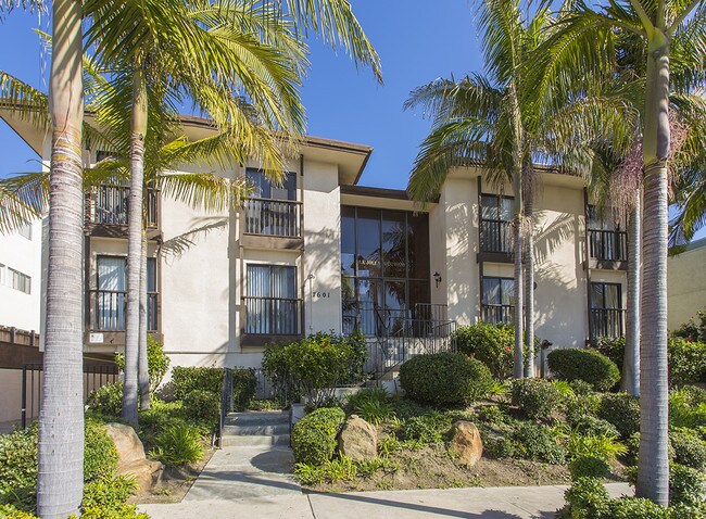 7601 Eads Ave in San Diego, CA - Building Photo - Building Photo