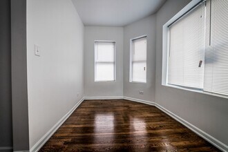 7300 S Yates Blvd 2347-59 E 73rd Chicago, IL 60649 in Chicago, IL - Foto de edificio - Building Photo