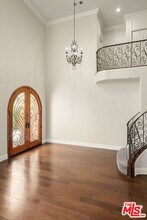 5217 Etiwanda Ave in Los Angeles, CA - Building Photo - Building Photo