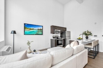 315 Railroad Ave in East Rutherford, NJ - Foto de edificio - Building Photo