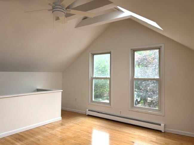 241 Nelson Ave, Unit 2 in Saratoga Springs, NY - Foto de edificio - Building Photo