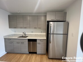 67 Ashford St, Unit 502 in Boston, MA - Foto de edificio - Building Photo