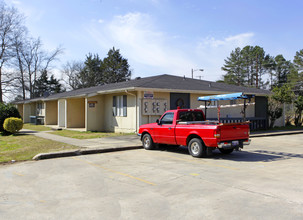 Redstone Garden Apartments in Huntsville, AL - Foto de edificio - Building Photo