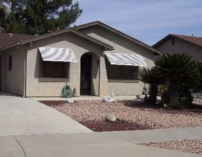 1862 Pueblo Dr in Hemet, CA - Foto de edificio - Building Photo