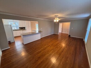 6325 Percy Dr in Nashville, TN - Foto de edificio - Building Photo