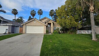 7912 Rushing River Ct in Bakersfield, CA - Building Photo