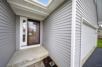 5472 Alfreton Dr in Clay, NY - Building Photo - Building Photo