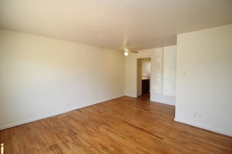 2208-2208 NE 80th Ave in Portland, OR - Building Photo - Building Photo