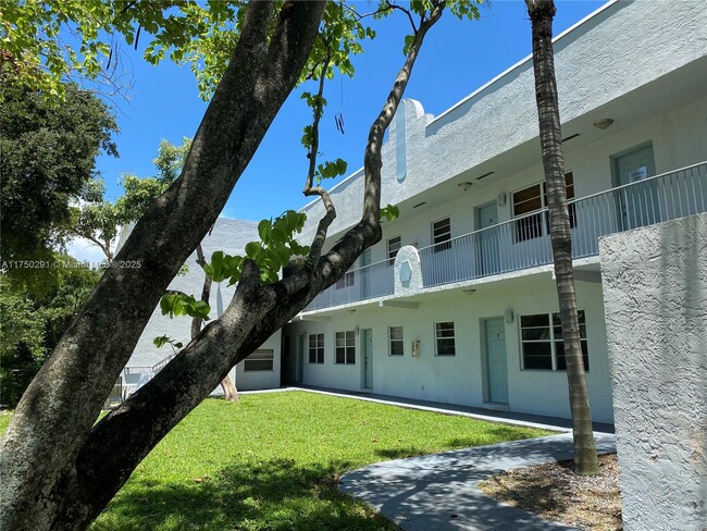 1925 Madison St in Hollywood, FL - Building Photo - Building Photo